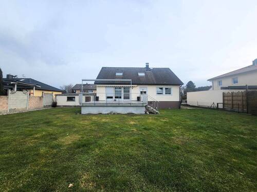 Haus Rückseite.jpg - Gepflegtes freistehendes Haus in sehr ruhiger Lage