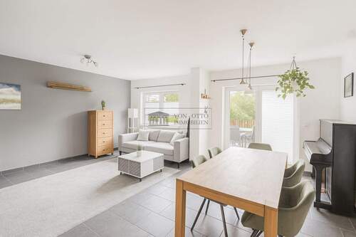 Gemütliches Wohnzimmer - Einfamilienhaus mit 105,00 m² in Berlin zum Kaufen