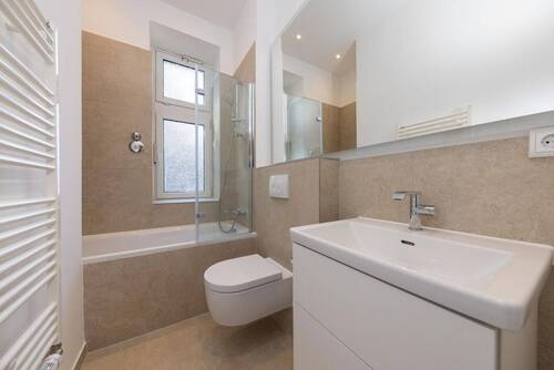 Tageslichtbad 1 mit Badewanne - 