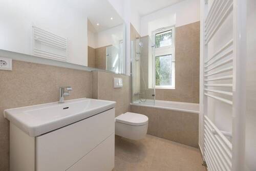 Tageslichtbad 2 mit Badewanne - 