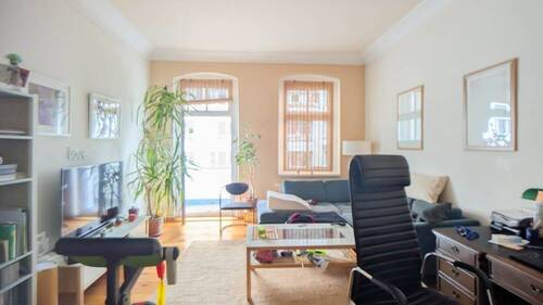 Wohnzimmer-5.jpg - HOMESK - Ab 01.10.2026 bezugsfreie 2-Zimmer-Altbauwohnung mit Balkon in Pankow-Süd