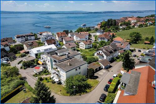 Hausansicht in der Oberstadt mit toller Seesicht - Exklusive 3-Zimmer-Wohnung mit Seesicht und Garage, Haus top saniert - frei!