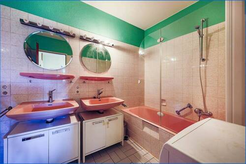 Badezimmer mit Waschmaschinenanschluß - 