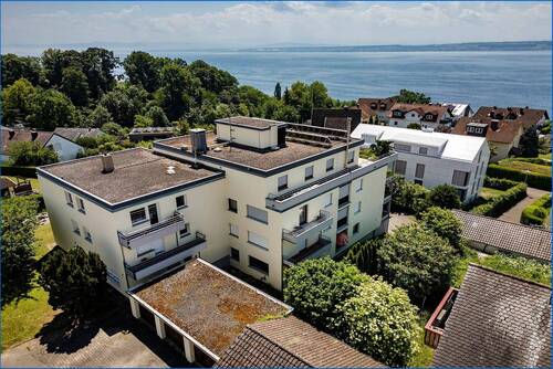 Hausansicht von oben mit toller Seesicht - 3 Zimmer Etagenwohnung in Meersburg