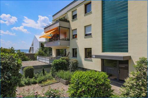 Hausansicht Blick zum Balkon und Eingang - 