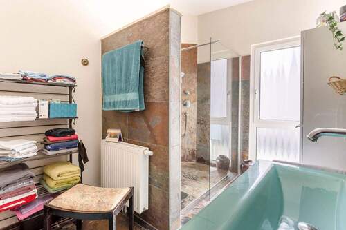 Bad OG mit begehbarer Dusche - 