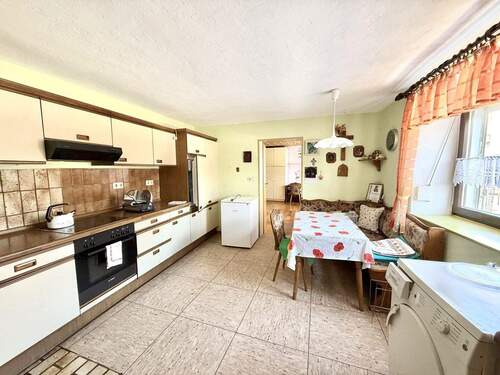 Küche mit Essbereich - 6 Zimmer Doppelhaushälfte in Püchersreuth