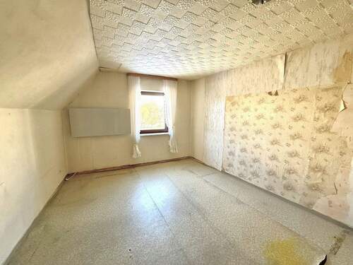Zimmer im Dachgeschoss - 