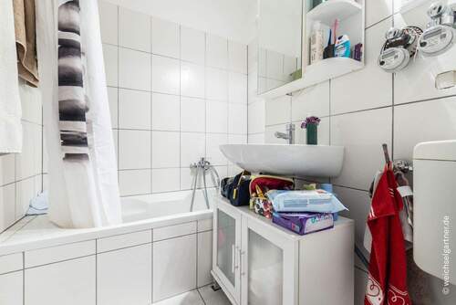 Badezimmer mit Badewanne - 