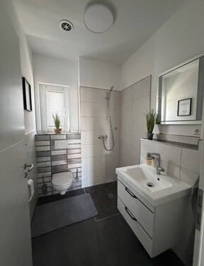 Gästebad mit Dusche & WC - 
