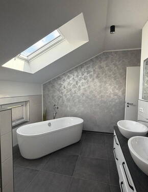 Masterbad mit Badewanne-Dusche - 