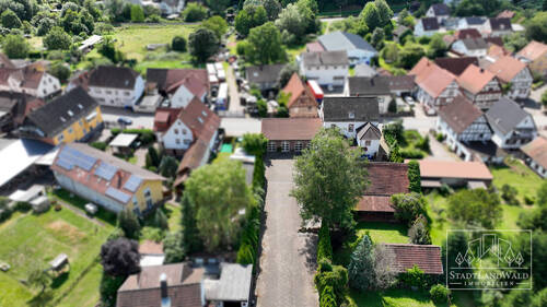 Luftaufnahme von Hofseite - Mehrfamilienhaus, Wohnhaus in Hinterweidenthal zum Kaufen