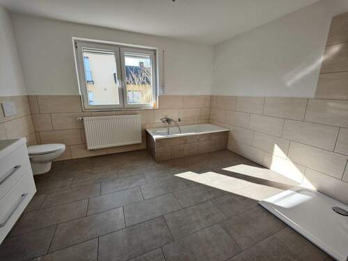 Bad Erdgeschoss Einheit 1 - Mehrfamilienhaus, Wohnhaus mit 231,00 m² in Rödental zum Kaufen