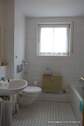 Bad mit Fenster und Badewanne - 