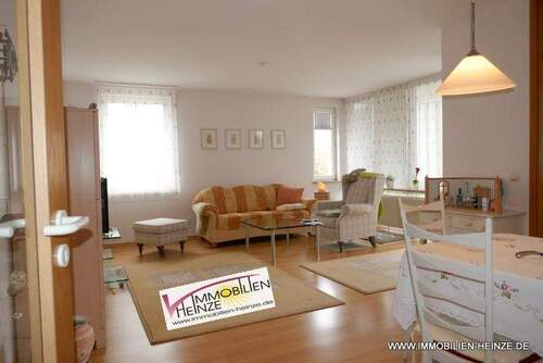 Wohnzimmer - # In den Startlöchern? Tolles Reich mit EBK, Aufzug, TG-Stellplatz! Seniorensitz!?