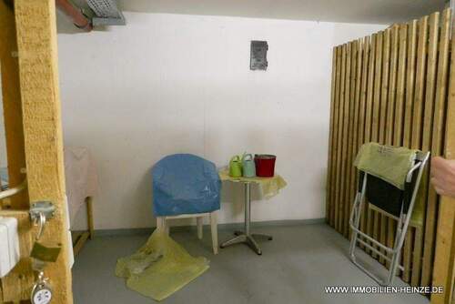 eigener großer Keller mit Licht und Steckdose - 