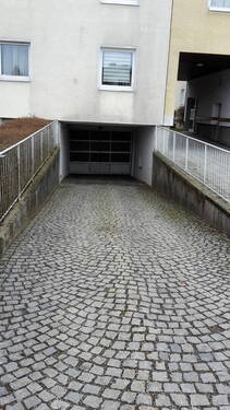 Einfahrt - Garage, Stellplatz zum Kaufen in München