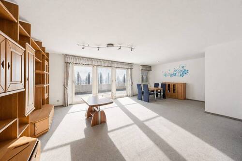 Wohnzimmer - 5 Zimmer Einfamilienhaus zum Kaufen in Berlin