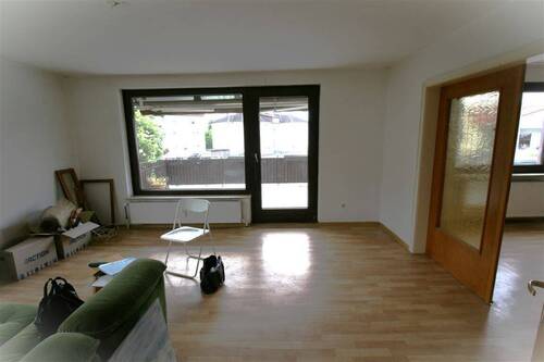 Zimmer im EG mit Zugang zur Terrasse - 1 Zimmer Mehrfamilienhaus, Wohnhaus in Schwalmstadt