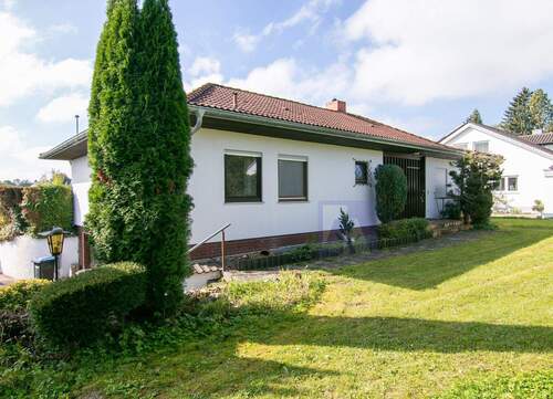 Eingangseite - 5 Zimmer Mehrfamilienhaus, Wohnhaus zum Kaufen in Altshausen