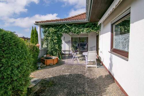 überdachte Terrasse - Mehrfamilienhaus, Wohnhaus mit 163,00 m&sup2; in Altshausen zum Kaufen