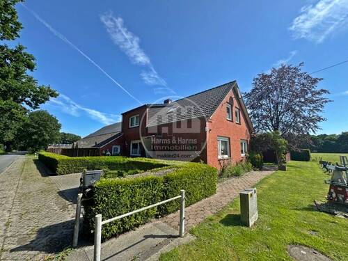 Vorderansicht - Neuer Preis! Geräumiges Landhaus mit verpachteter Weidefläche