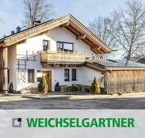 Design trifft Handwerkskunst: Luxus-Einfamilienhaus mit beheiztem Naturteich & Energieautarkie - Prien am Chiemsee