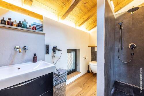 Badezimmer mit Dusche - 