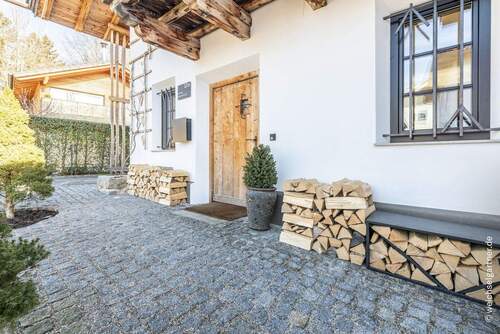 Eleganter Empfang - Einfamilienhaus mit 219,20 m&sup2; in Prien am Chiemsee zum Kaufen