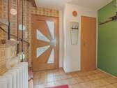12 Eingangsereich - Treppenaufgang - 