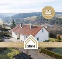 In ruhiger und sonniger Höhenlage: Mit herrlichem Talblick und Einliegerwohnung - Niedereschach