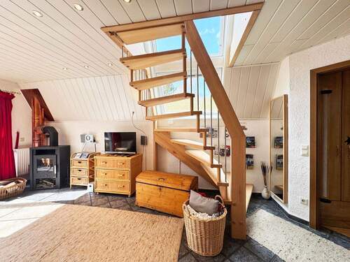 Holztreppe in das OG - 