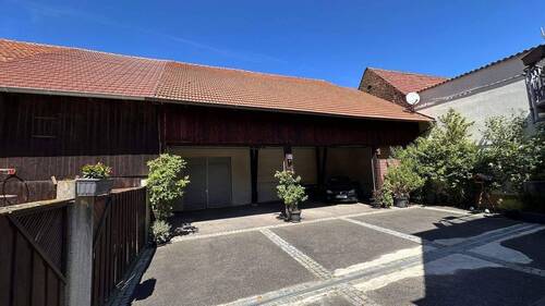 Halle im Hof mit Stellplätzen.jpeg - 