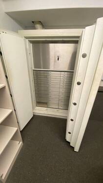 Tresor im Keller.jpeg - 