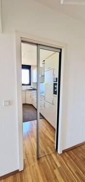 Home-Ex Immobilien - 04.4 Küche Eingang mit Schieb - 