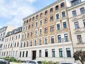 Hausfront - Jetzt aber! Bezugsfreie ETW - Parkett - schönes Bad mit Wanne & Fußbodenheizung - ruhige Lage