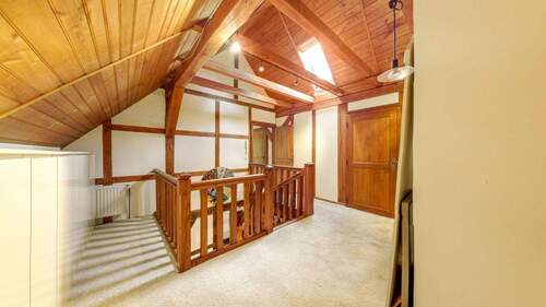 Flur zu den Zimmern - Mehrfamilienhaus, Wohnhaus mit 220,00 m&sup2; in Ratingen zum Kaufen