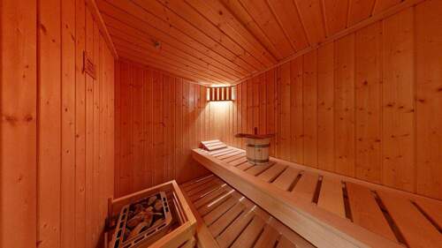 Sauna im Tageslicht-Duschbad im EG - 