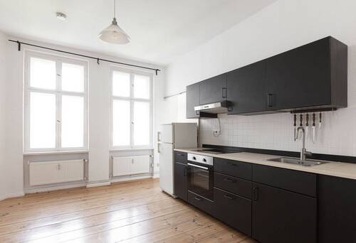 Wohnraum mit Küche.jpg - Gepflegte helle 2-Zimmer-Wohnung mit cleverem Grundriss - sofort bezugsfrei mit EBK