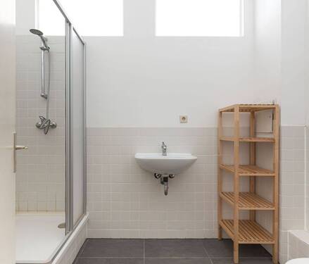 Duschbereich Badezimmer.jpg - 2 Zimmer Etagenwohnung in Berlin