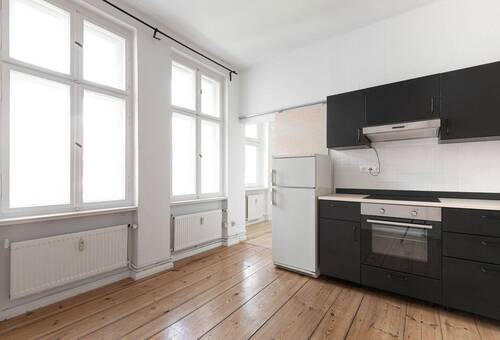 Wohnraum mit Küche und Blick Schlafzimmer.jpg - 