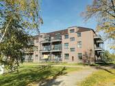 Hausansicht - ZUM 01.08.25 - Helle 3-Zimmer-Dachgeschosswohnung mit großem Balkon und Tageslichtbad