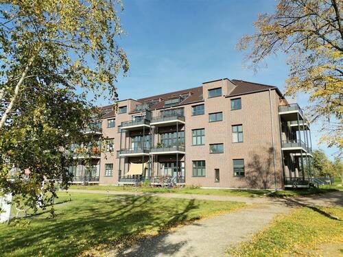 Hausansicht - ZUM 01.08.25 - Helle 3-Zimmer-Dachgeschosswohnung mit großem Balkon und Tageslichtbad