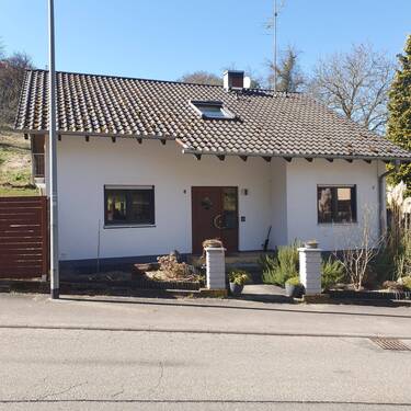 Maulbronn, Wannenbachweg 8 - Maulbronn, großzügiges , freistehendes Enfamilienhaus mit großem Grundstück