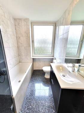 Vollbad mit Dusche - 