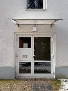 Hauseingang - 3 Zimmer Etagenwohnung in Berlin