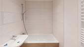Bad mit Wanne - Etagenwohnung mit 68,40 m&sup2; in Chemnitz zur Miete