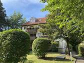Zugang zum Haus - Etagenwohnung mit 62,00 m&sup2; in Dresden zum Kaufen