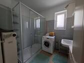 Bad mit Dusche - 