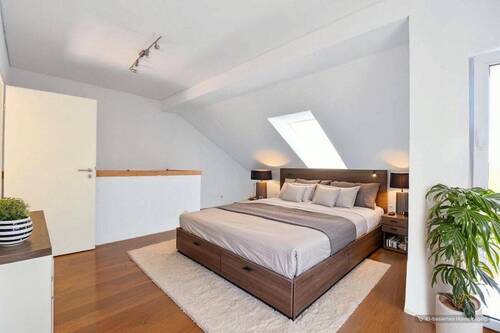 Zimmer im Dachgeschoss KI - 